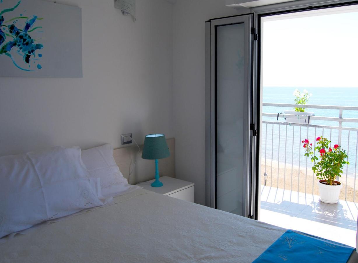 B&B Capo Rizzuto Fronte Mare Экстерьер фото
