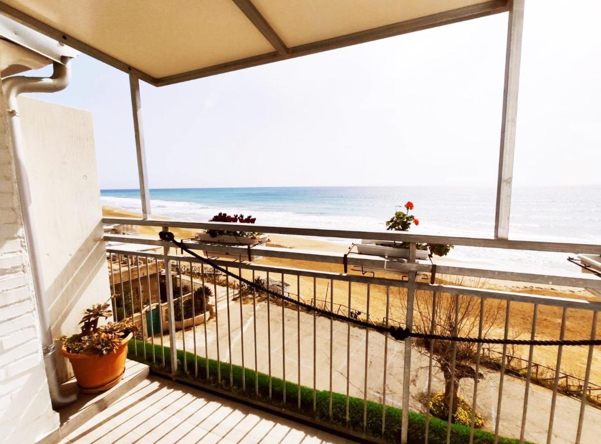 B&B Capo Rizzuto Fronte Mare Экстерьер фото