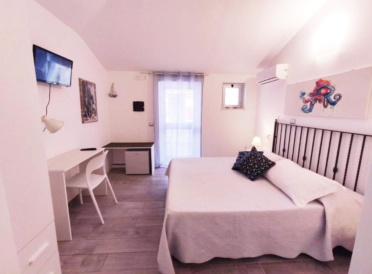 B&B Capo Rizzuto Fronte Mare Экстерьер фото