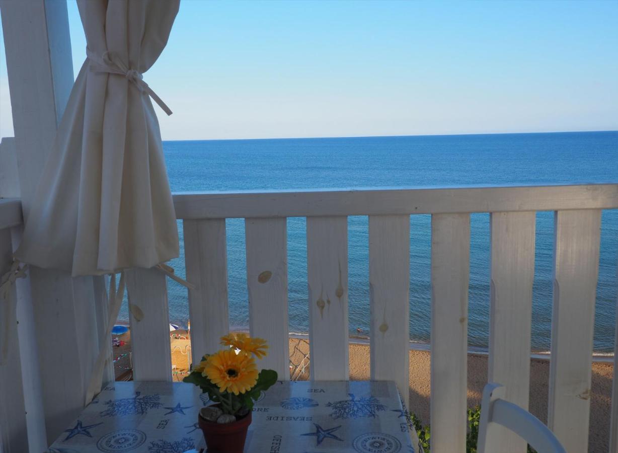 B&B Capo Rizzuto Fronte Mare Экстерьер фото